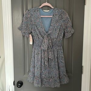 Women’s blue floral short sleeve mini dress size small